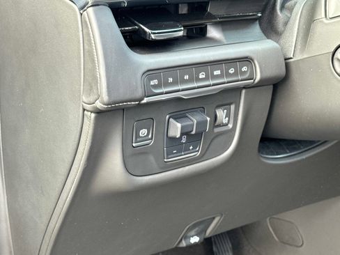 Used 2024 Cadillac Escalade ESV Sport Platinum image 13