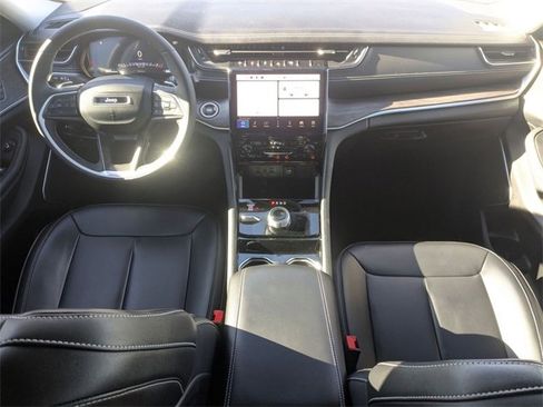 Used 2023 Jeep Grand Cherokee Limited w/ Black Appearance Package image 31