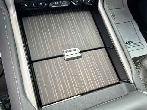 Used 2024 GMC Yukon Denali w/ Advanced Technology Package image 17