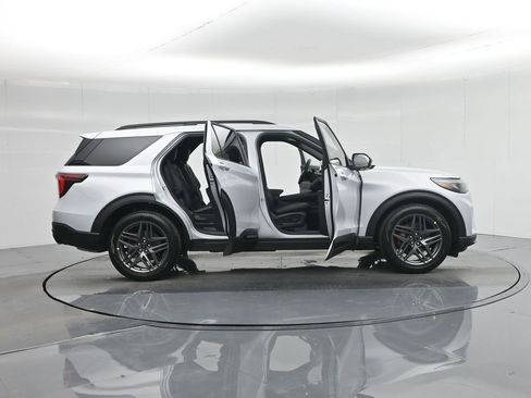 New 2026 Ford Explorer ST w/ Sun And Sound Package image 4
