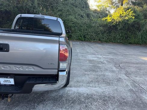 Used 2021 Toyota Tacoma TRD Off-Road image 8