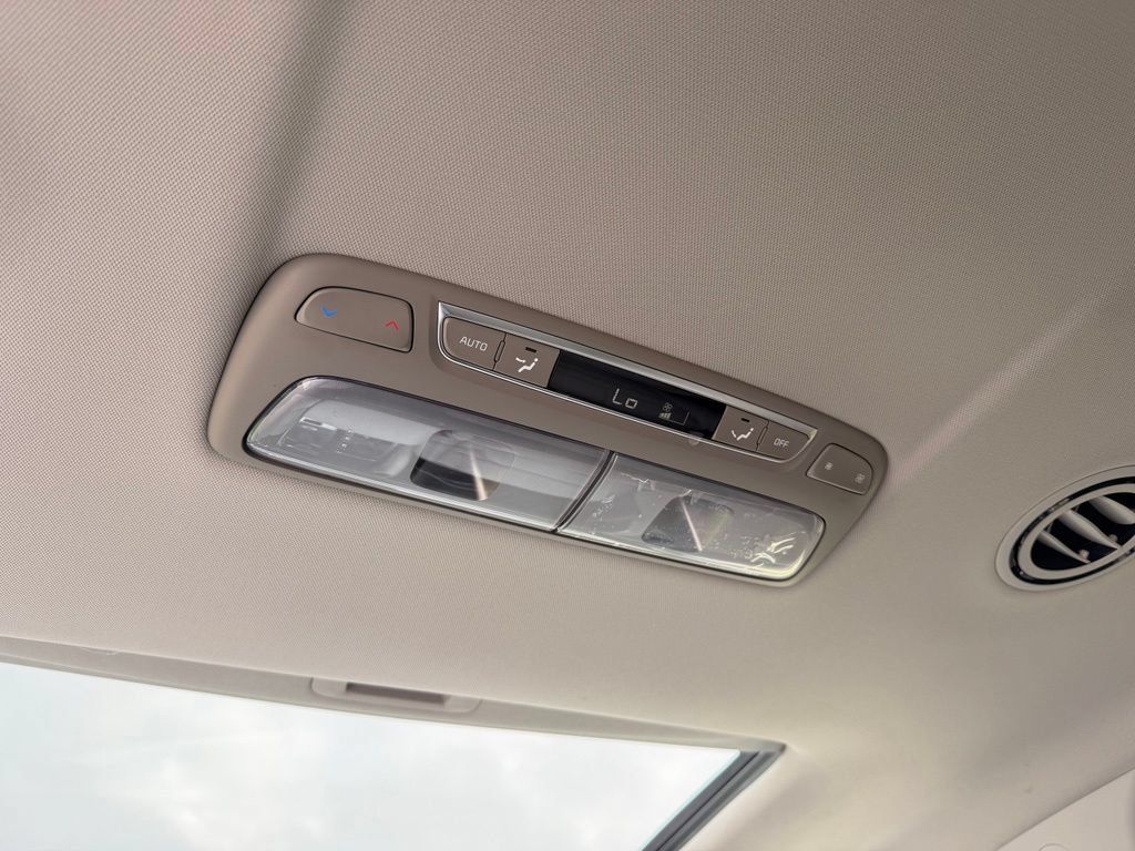 Used 2024 Kia Telluride EX w/ EX Captain's Chair Package FWD image 32