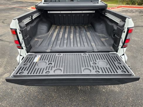 Used 2024 Nissan Frontier SL w/ Technology Package image 31