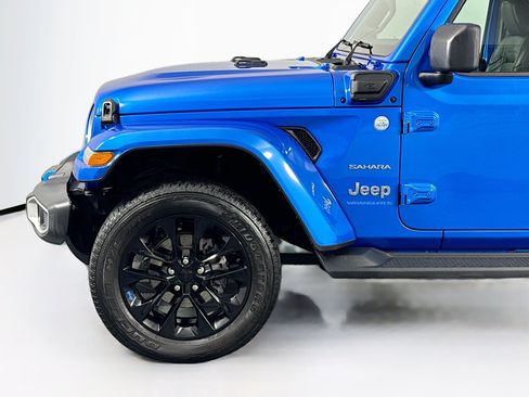 Used 2023 Jeep Wrangler Unlimited Sahara w/ Dual Top Group AWD/4WD image 39
