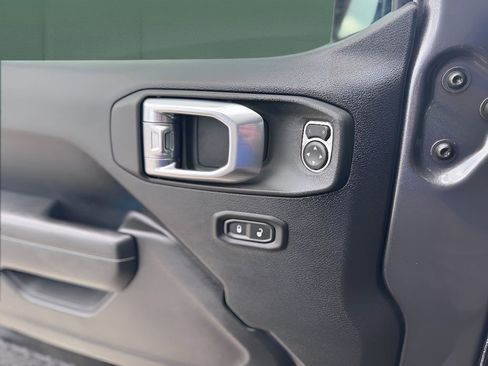 Used 2023 Jeep Gladiator Willys image 12