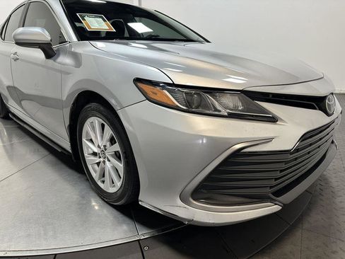 Used 2022 Toyota Camry LE image 3