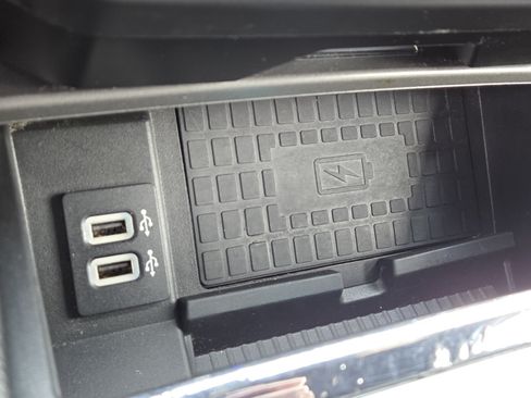 Used 2019 Ford Expedition XLT w/ Equipment Group 202A AWD/4WD image 8
