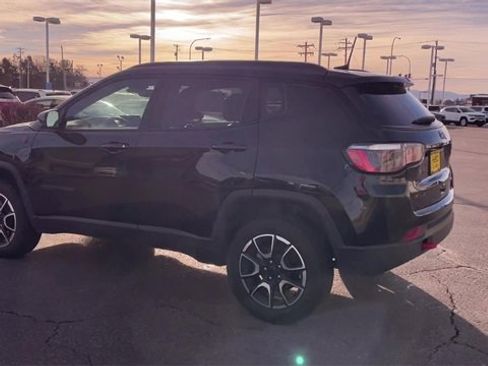 Used 2024 Jeep Compass Trailhawk image 7