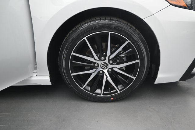 Used 2024 Toyota Camry SE FWD image 11