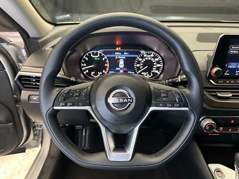 Used 2024 Nissan Altima 2.5 SV FWD image 25