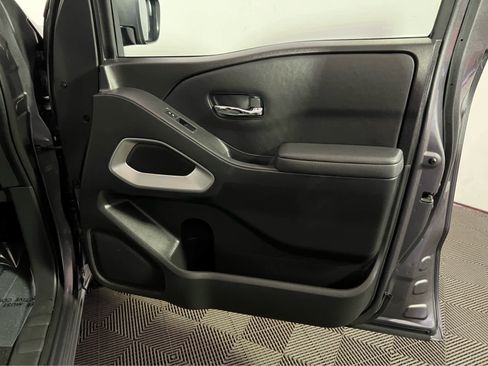 Certified 2022 Nissan Frontier SV image 28