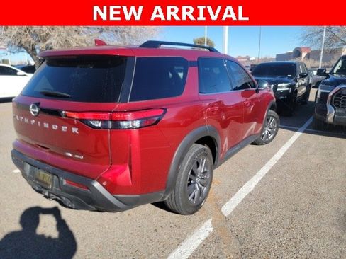 Used 2022 Nissan Pathfinder SV w/ SV Premium Package image 5