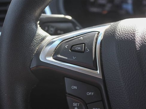 Used 2022 Ford Edge Titanium image 32