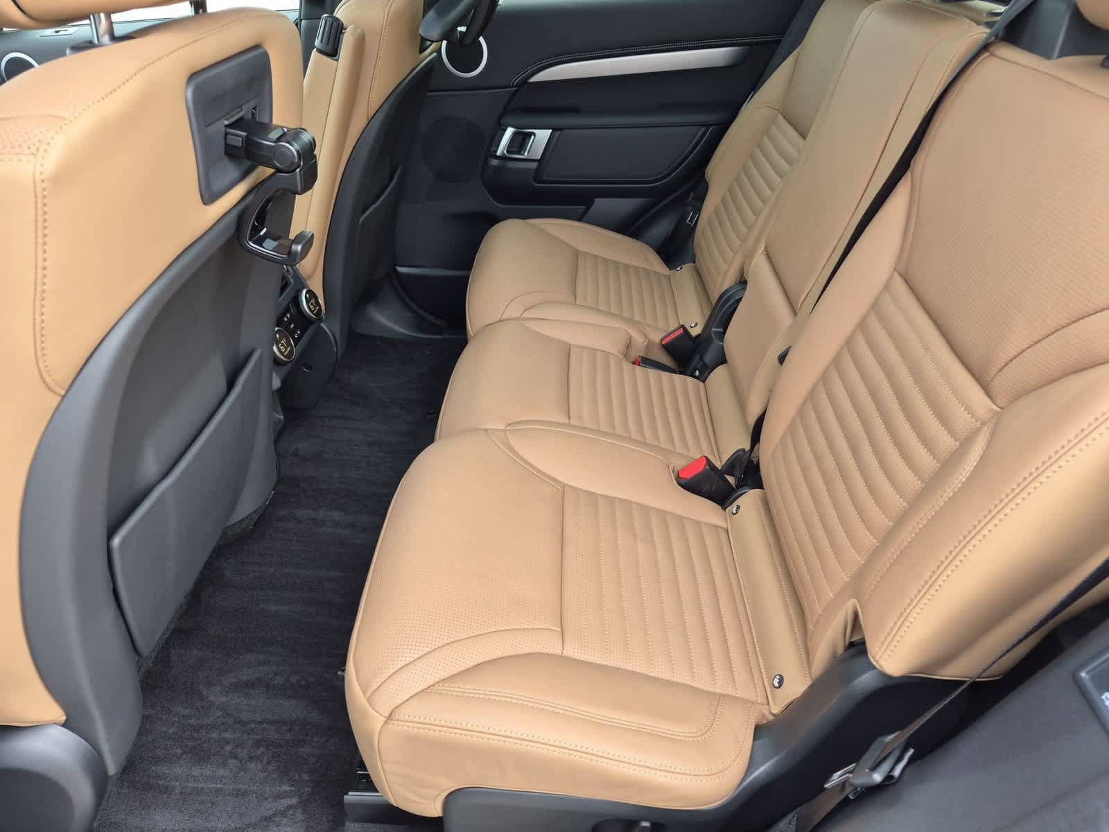 Certified 2025 Land Rover Discovery Dynamic SE AWD/4WD image 20