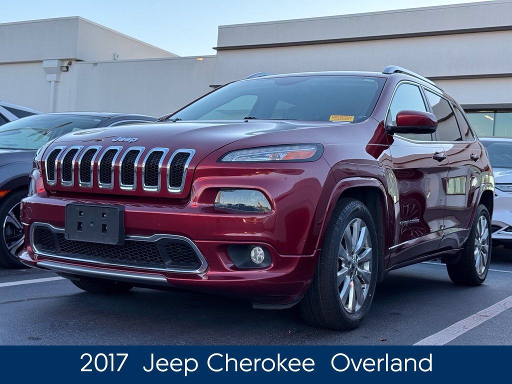 Used 2017 Jeep Cherokee Overland FWD image 3