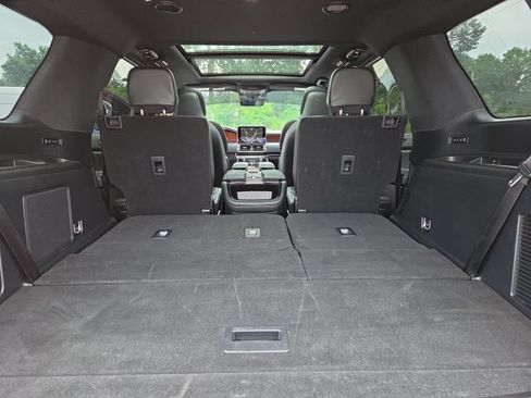 Used 2021 Lincoln Navigator Reserve w/ Luxury Package AWD/4WD image 33