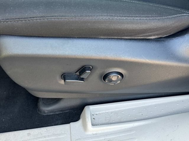Used 2023 Chrysler Voyager LX FWD image 28