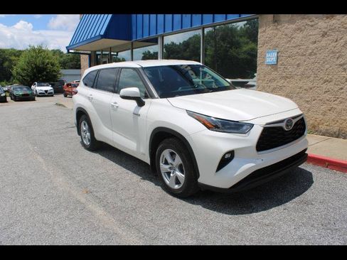 Used 2021 Toyota Highlander LE AWD/4WD image 1