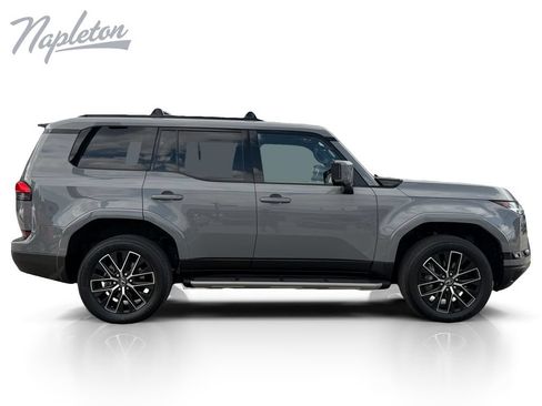 Used 2024 Lexus GX 550 w/ Accessory Package (Z1) AWD/4WD image 7