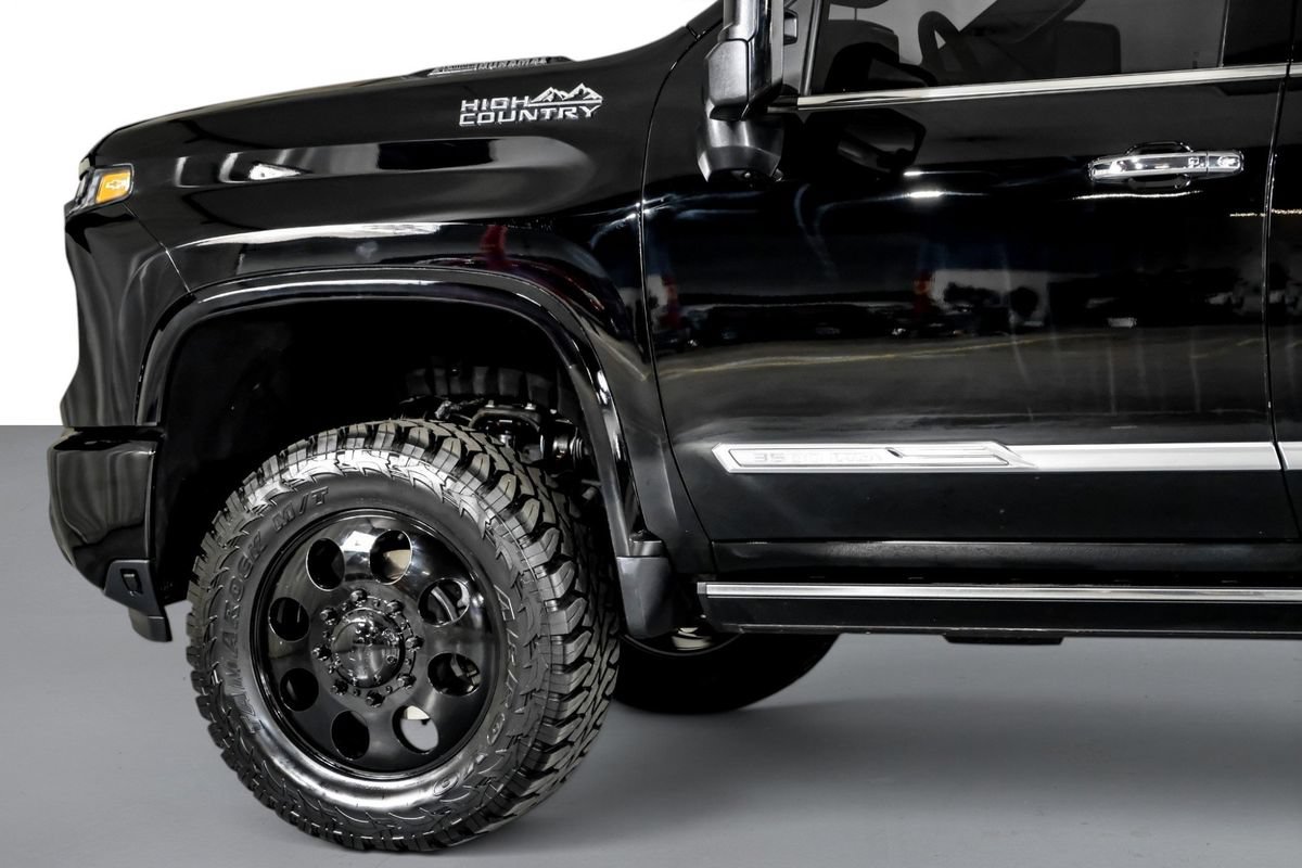 Used 2025 Chevrolet Silverado 3500 High Country w/ High Country Premium Package AWD/4WD image 13
