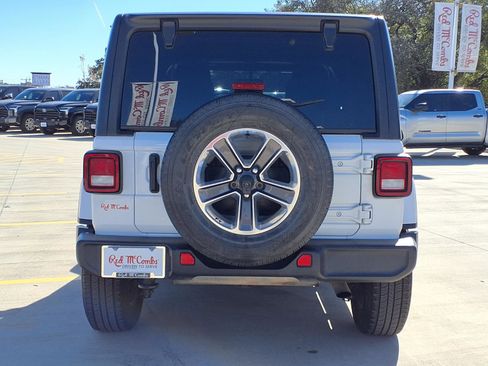 Used 2021 Jeep Wrangler Unlimited Sahara image 6