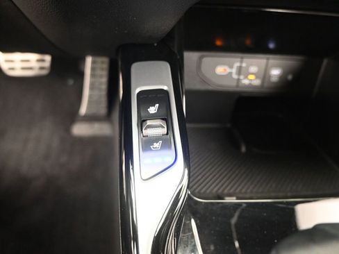 Certified 2025 Kia Sorento SX Prestige AWD/4WD image 36
