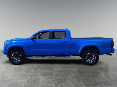Used 2020 Toyota Tacoma TRD Sport w/ Technology Package RWD image 2