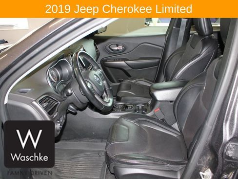 Used 2019 Jeep Cherokee Limited AWD/4WD image 16