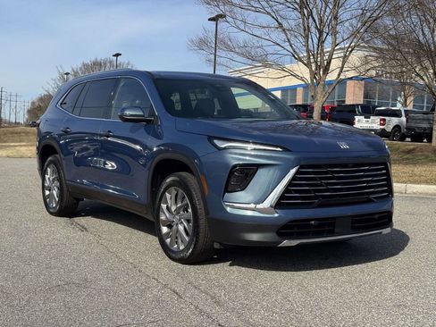 Used 2025 Buick Enclave Preferred image 2