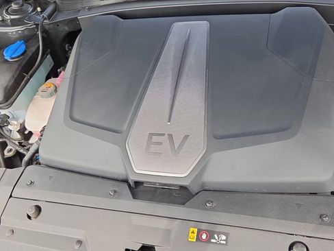 Used 2024 Kia EV6 Light RWD image 10