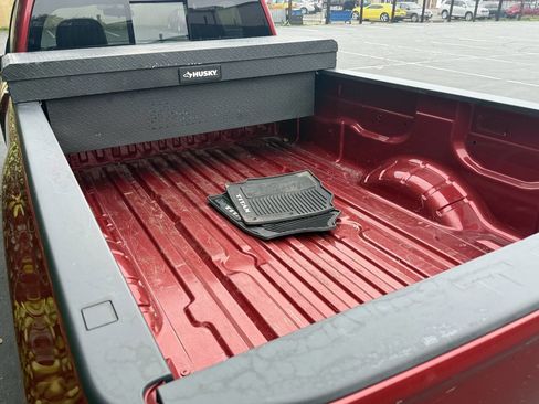 Used 2017 Nissan Titan S image 11