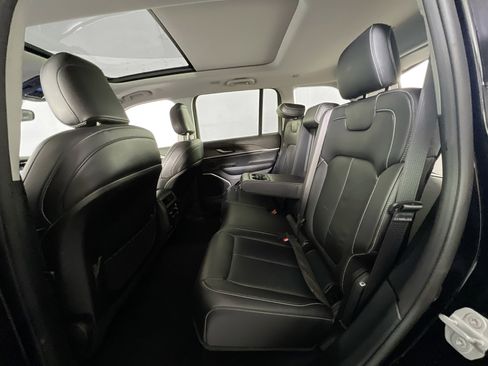 Used 2022 Jeep Grand Cherokee Limited image 25