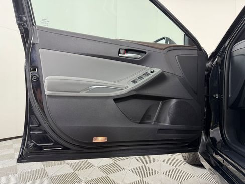 Used 2020 Toyota Avalon XLE w/ Moonroof Package image 22