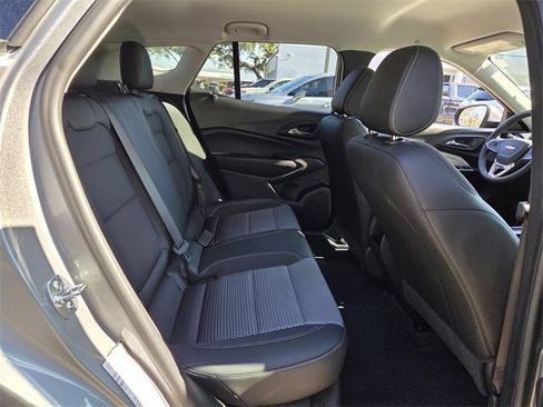 Certified 2025 Chevrolet Trax LT w/ LT Convenience Package image 24