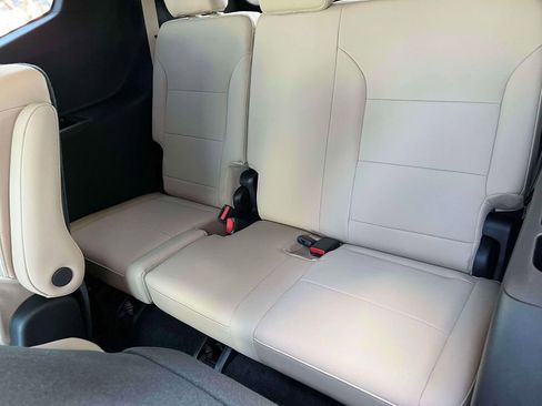 New 2026 Buick Enclave Preferred w/ LPO, Floor Liner Package image 18