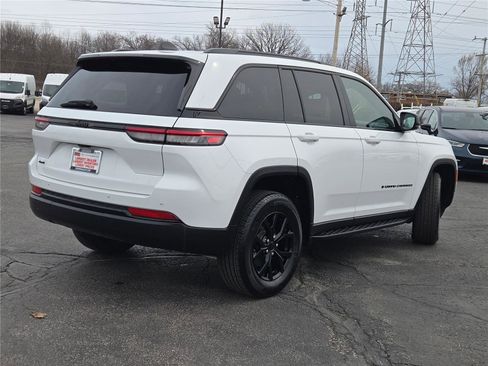 Certified 2024 Jeep Grand Cherokee Altitude image 12