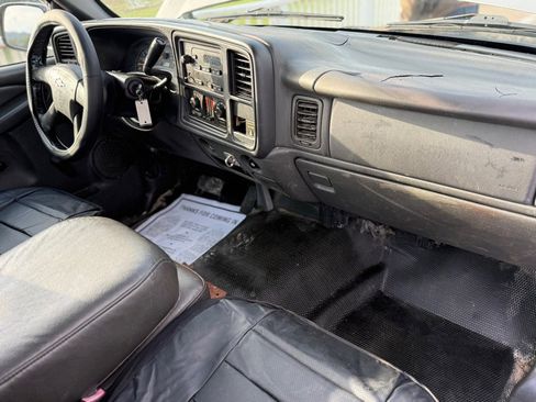 Used 2004 Chevrolet Silverado 1500 W/T image 13