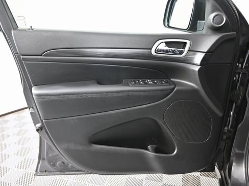 Used 2021 Jeep Grand Cherokee Laredo X image 18