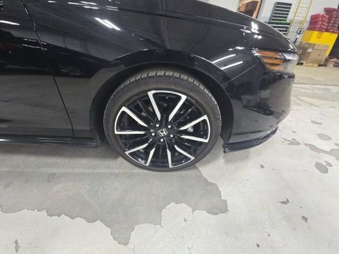 Used 2023 Honda Accord Touring image 9