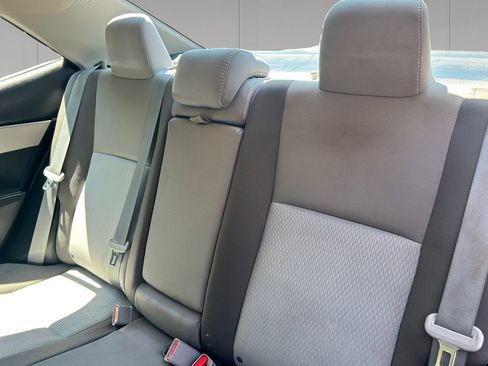 Used 2018 Toyota Corolla LE FWD image 16