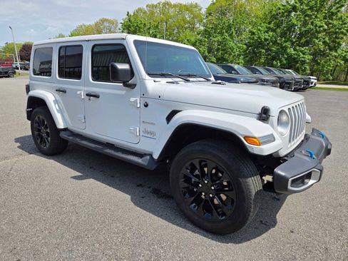 Used 2023 Jeep Wrangler Unlimited Sahara w/ Cold Weather Group AWD/4WD image 2