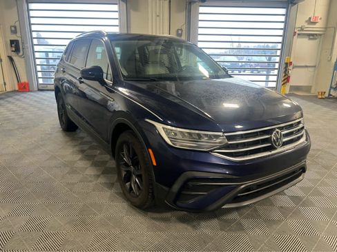 Used 2022 Volkswagen Tiguan SE w/ Panoramic Sunroof Package image 4