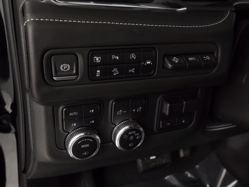 Used 2023 GMC Yukon Denali Ultimate image 33