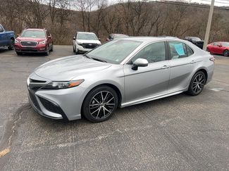 Used 2021 Toyota Camry SE video 4