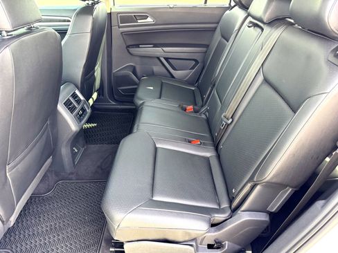 Used 2018 Volkswagen Atlas SE image 16