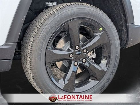 New 2025 Jeep Grand Cherokee Altitude image 31