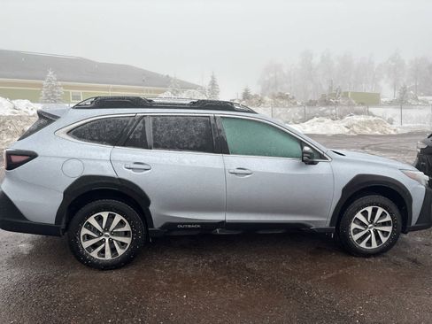 Used 2023 Subaru Outback Premium image 6
