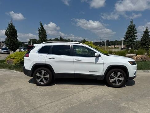 Used 2019 Jeep Cherokee Limited AWD/4WD image 2