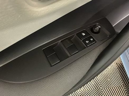 Used 2021 Toyota Corolla LE w/ Carpet Mat Package (TMS) FWD image 10