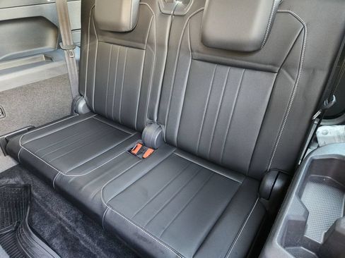 Used 2022 Volkswagen Tiguan SE R-Line FWD image 31